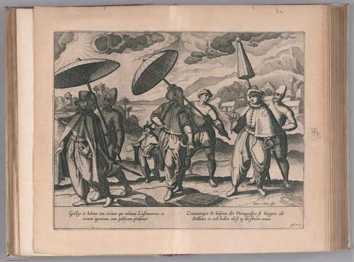 E99 - View: Portugais allans a pied.
