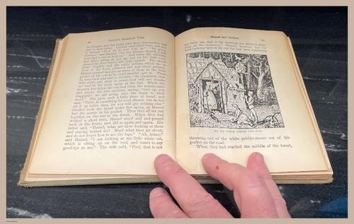 E328 - Fairy Tales by the Brothers Grimm - i8112(3)