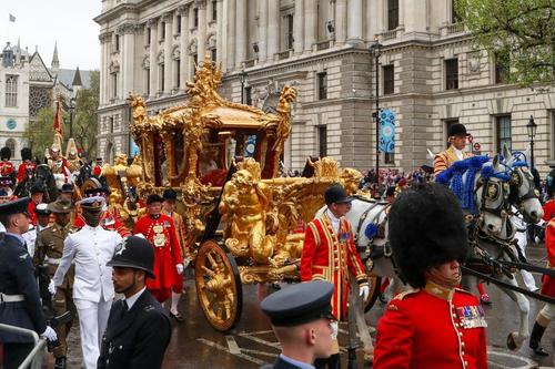 E361 - 008 HIS Coronation Coach