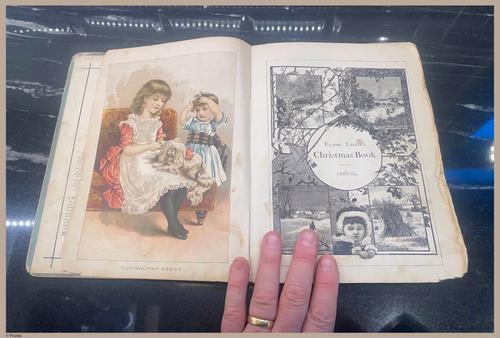 E442 - The Christmas Book - i9127